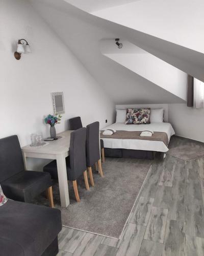 1 double bed, 2 sofa beds