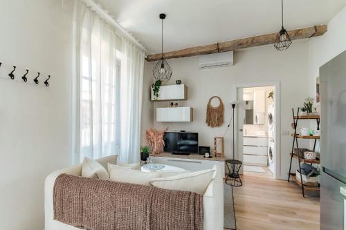 Nest & Rest - by MyHomeInComo - image 3