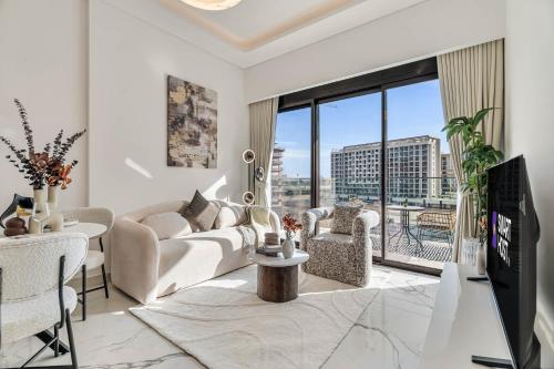 Elegant 1-Bed with Pool, Gym, Parking and Balcony, Dubai