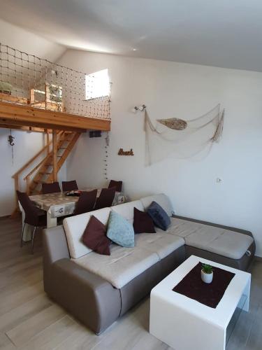 Villa Luna Sevid-Apartman 2 in 舍維