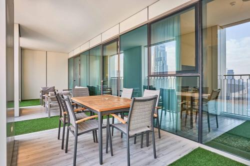 Luxury 4 Bedroom High-Floor Apartment, Spectacular Burj Khalifa & Fountain Views, Steps Away from Dubai Mall - Downtown Dubai by Stayfinity, Dubai (Foto 3)