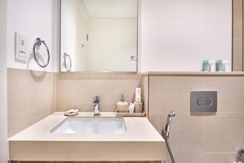 Luxury 4 Bedroom High-Floor Apartment, Spectacular Burj Khalifa & Fountain Views, Steps Away from Dubai Mall - Downtown Dubai by Stayfinity, Dubai (Foto 9)