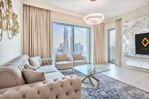 Luxury 4 Bedroom High-Floor Apartment, Spectacular Burj Khalifa & Fountain Views, Steps Away from Dubai Mall - Downtown Dubai by Stayfinity, Dubai