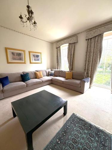 East Pallant Bed and Breakfast, Located in Large Georgian Townhouse in Central Chichester