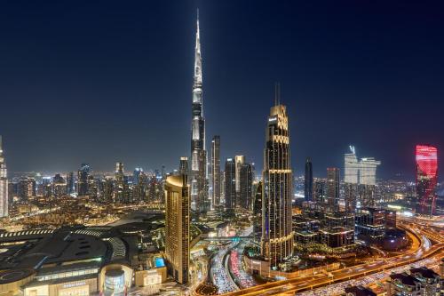 Luxury 4 Bedroom High-Floor Apartment, Spectacular Burj Khalifa & Fountain Views, Steps Away from Dubai Mall - Downtown Dubai by Stayfinity, Dubai (Foto 4)
