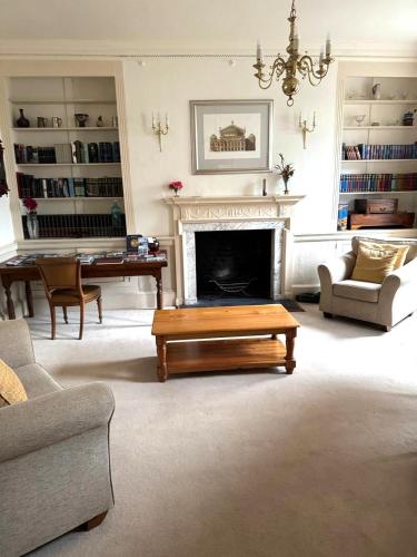 East Pallant Bed and Breakfast, Located in Large Georgian Townhouse in Central Chichester