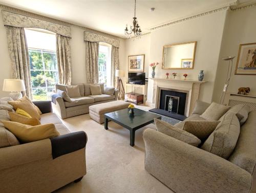 East Pallant Bed and Breakfast, Located in Large Georgian Townhouse in Central Chichester