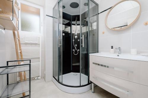 Maison spacieuse avec jardin - 10 min plage in Saint-Sauveur-le-Vicomte