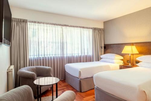 2 twin beds