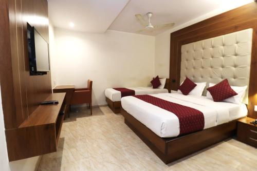 1 double bed, 1 twin bed