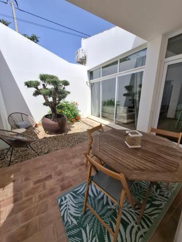 Cosy Guest House - Villa das Alfarrobas in Tunes