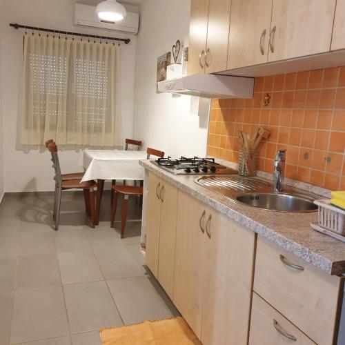 virtuve, On the beach apartments PAG in Dinjiska