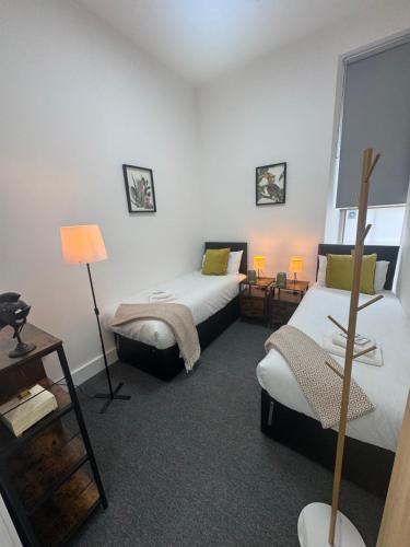 Squarezzz - Group Accommodation, Edinburgh (photo 2)