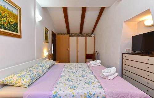 Three-Bedroom House image 10