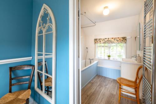 Two-Bedroom House image 5