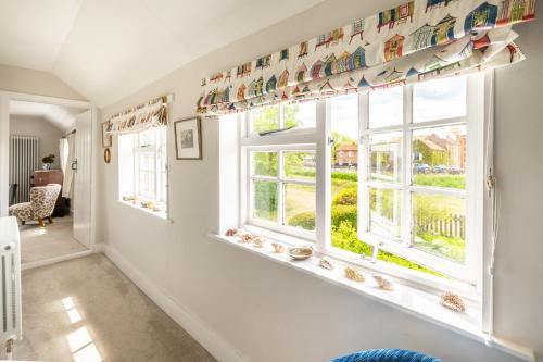 Two-Bedroom House image 4