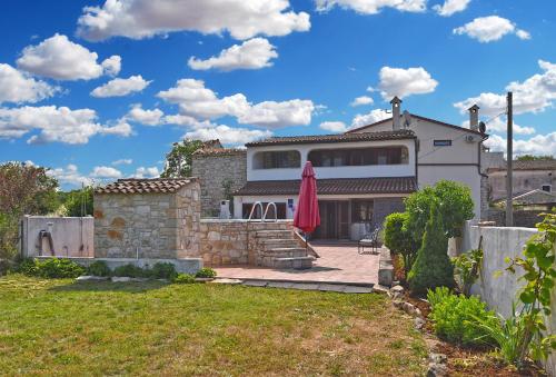 Three-Bedroom House image 1