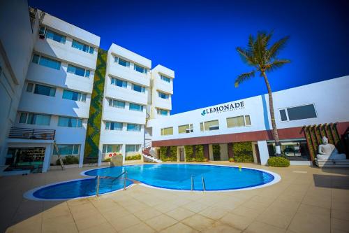 Kilátás, Hotel Holiday Resort in Penthakata