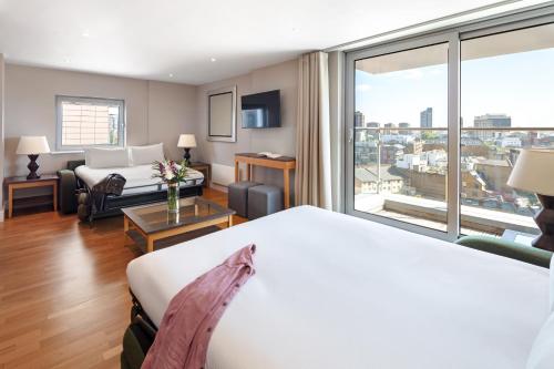 Marlin Aldgate Tower Bridge - image 2