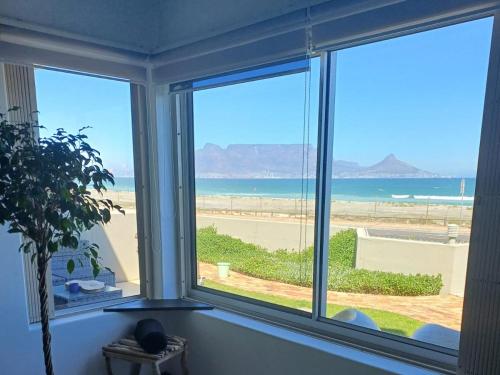 Cape Town Beachfront Accommodation in Blouberg Room Type - Economy Apartment