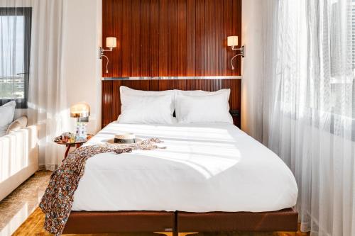 Deluxe Room image 1