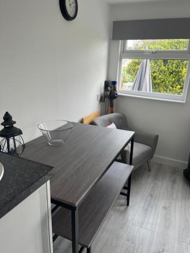 Beachy Vibes and Chill Times 2 bed chalet in Leysdown in 伊斯特徹奇
