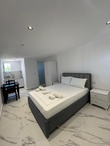 Double Room image 7
