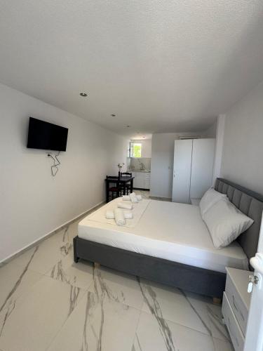 Double Room image 3