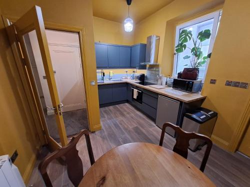 Westways House in โคฟ