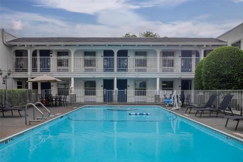 Вид, Studio 6  Suites Dallas, TX - Downtown in Стеммонс-Корридор