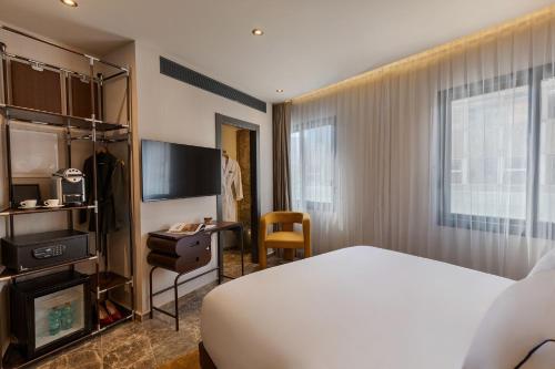 Classic Room with View image 3