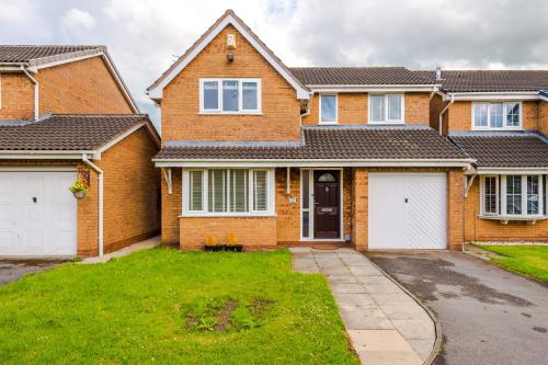 4BR Home for 8, Full Kitchen, Parking, WiFi in Northwich in นอร์ธวิค