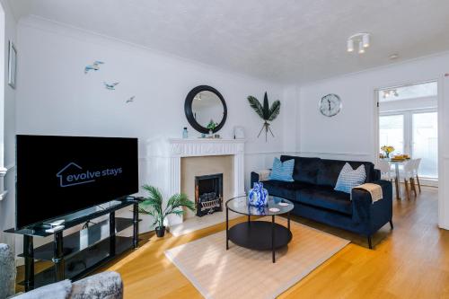 4BR Home for 8, Full Kitchen, Parking, WiFi in Northwich in นอร์ธวิค