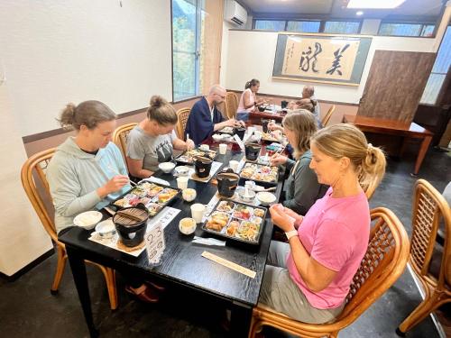 民宿美滝山荘 Mitaki Sanso Traditional Minshuku near the Kumano Kodo, just 5 Minutes from Nachi Falls and N