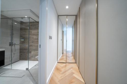 Upgraded Banyan Tree 2 Bed in JLT - image 5