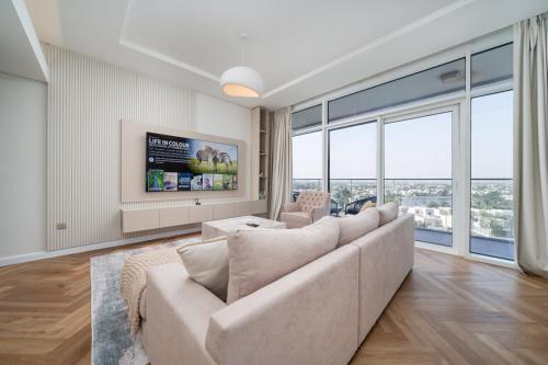 Upgraded Banyan Tree 2 Bed in JLT - image 8