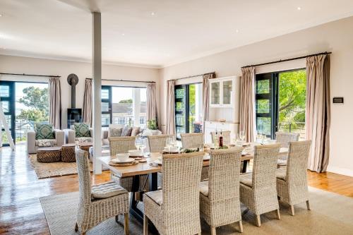 2bed Apt 5min Walk From Camps Bay Central Escape - image 7