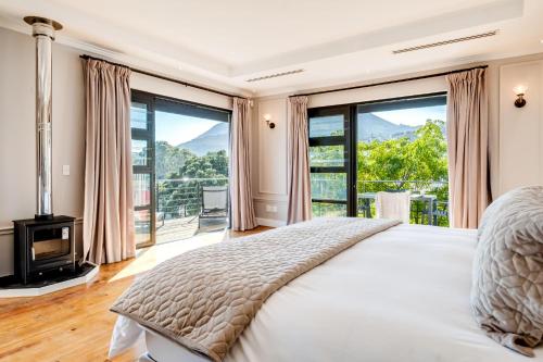 2bed Apt 5min Walk From Camps Bay Central Escape - image 8