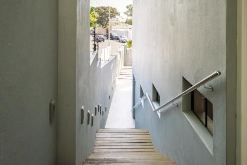 2bed Apt 5min Walk From Camps Bay Central Escape - image 5