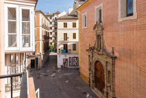 Central and Spacious Apartment with Parking on-site, Malaga