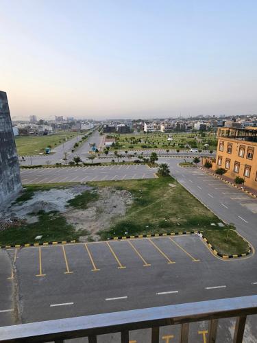 StayNova - Transit Apartment near Motorways & Airport - image 3