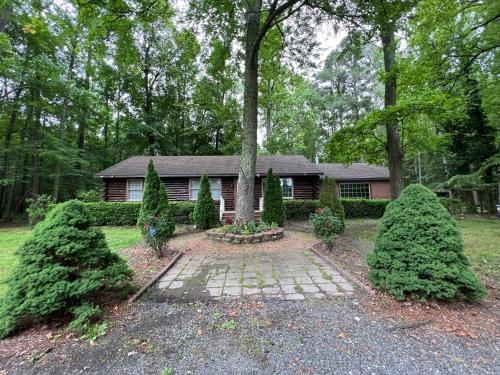 Crisfield Cabin by Homelystay