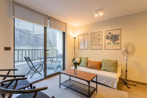 Experience Santiago 1B 1B in Style