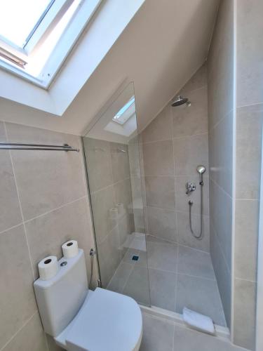 Twin Room with Private External Bathroom image 5