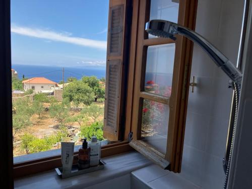 Bright Cozy Home with Terrace, Garden & Sea View in Neochori