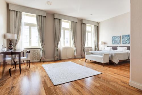 Luxury Apartment image 7