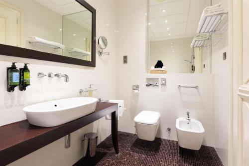 Luxury Apartment image 6
