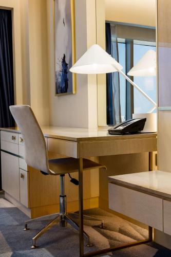Executive Room with Lounge Access image 2