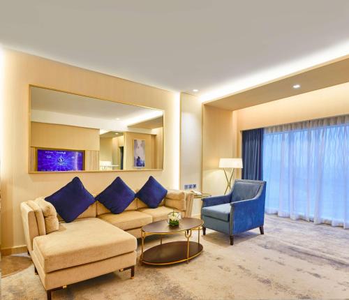 Suite with Lounge Access image 9