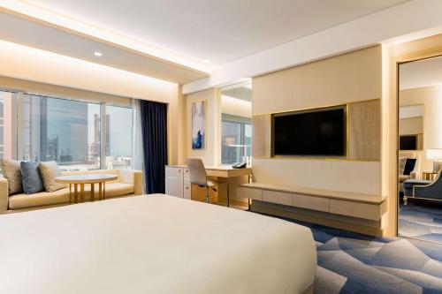 Suite with Lounge Access image 8